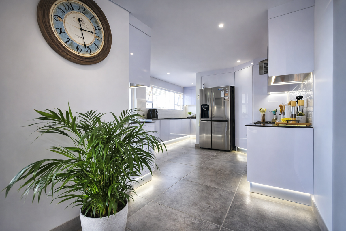 Exquisite Coastal Living: Modern Masterpiece with Panoramic Sea Views - Photo 3