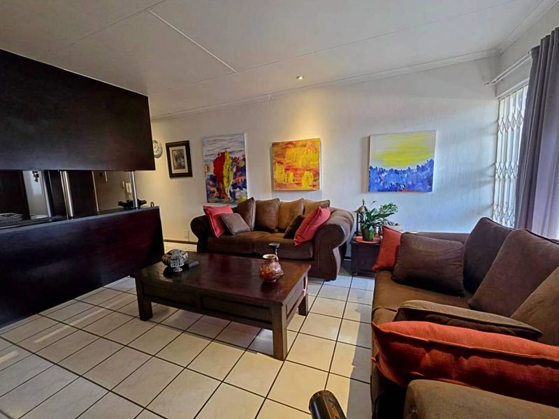 3 Bedroom Townhouse for Sale in New Redruth - Photo 8