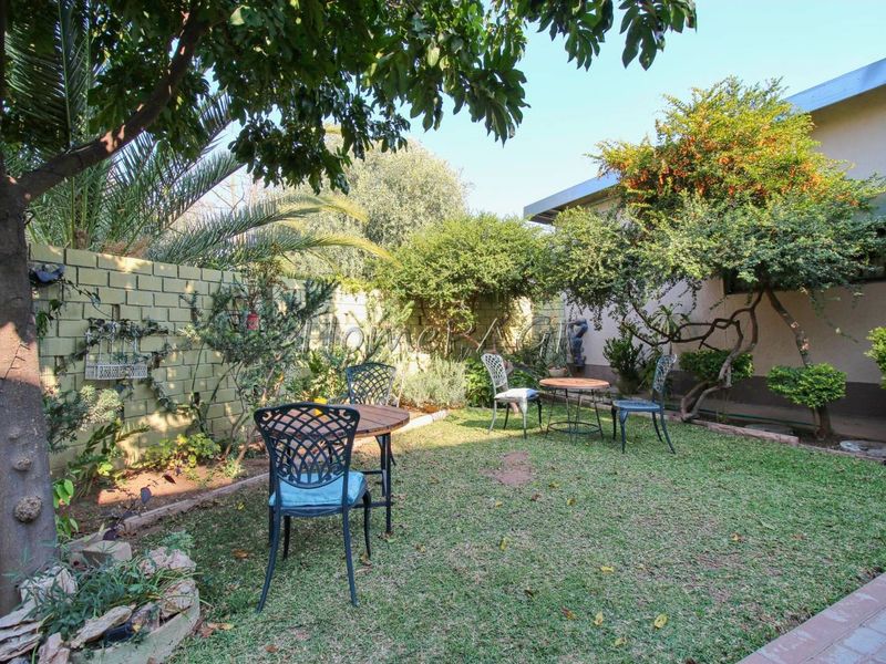 Otjiwarongo.:  Beautiful and neat 5 Bedroom Home on the outskirts of Town - Photo 2