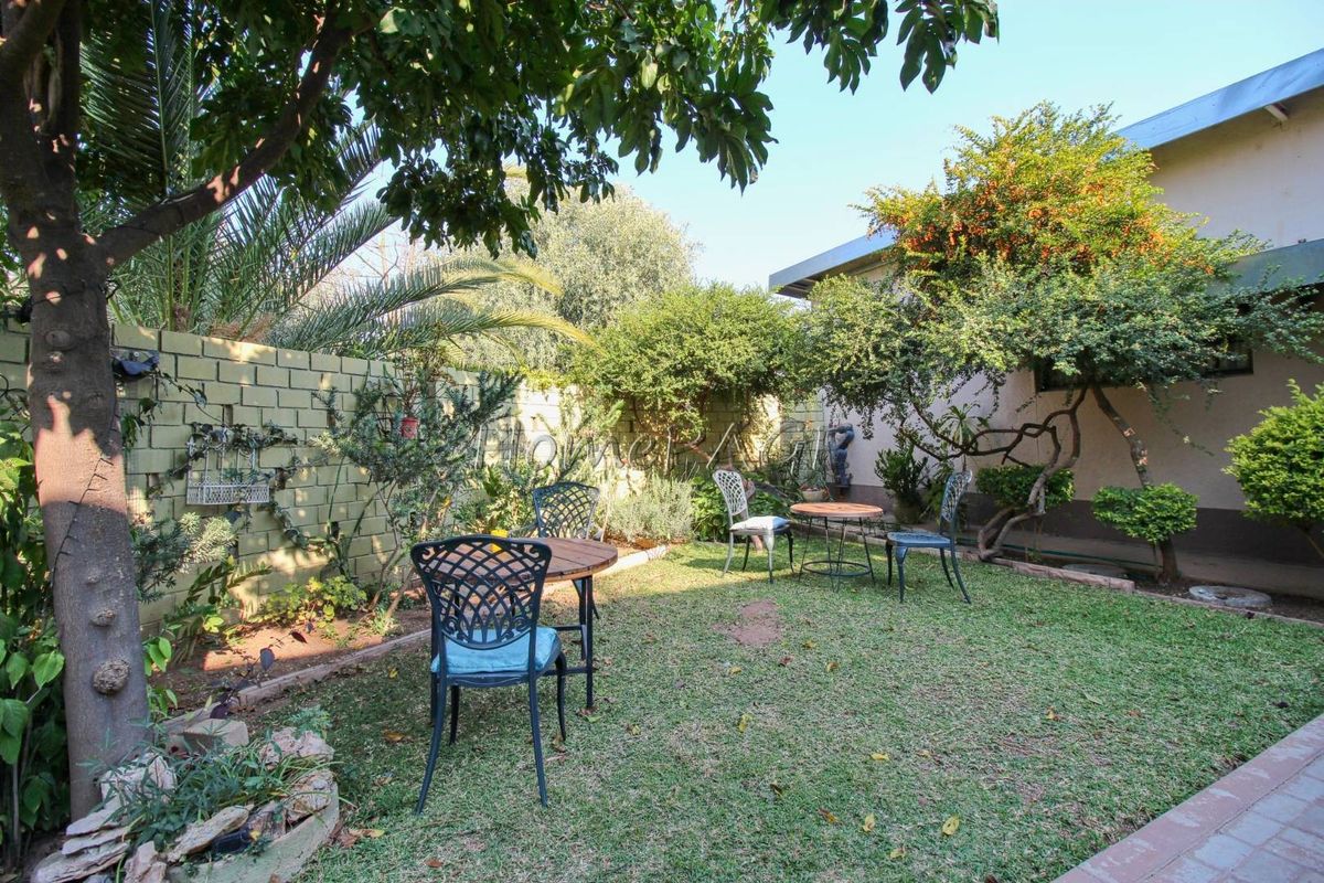 Otjiwarongo.:  Beautiful and neat 5 Bedroom Home on the outskirts of Town - Photo 2