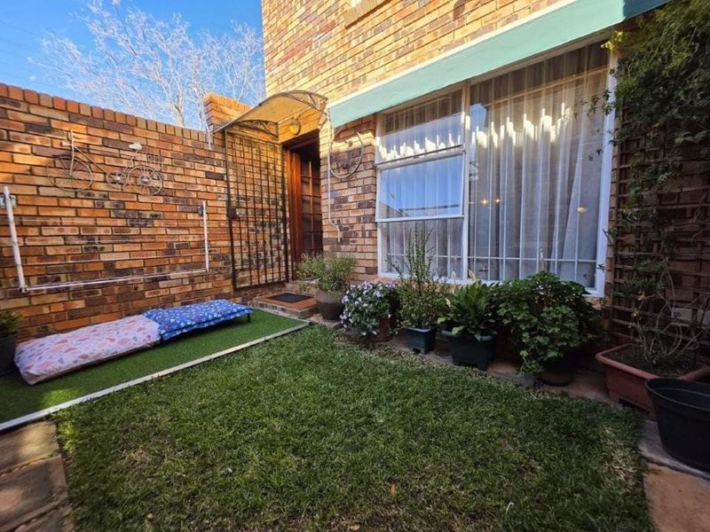 2 Bedroom Duplex Townhouse for Sale in New Redruth - Photo 1
