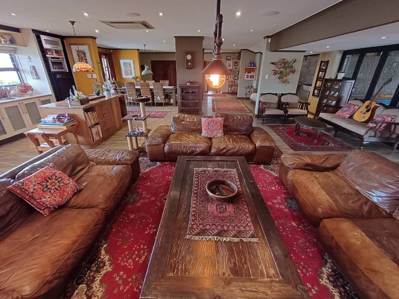 Immaculate and Classy... - Photo 2