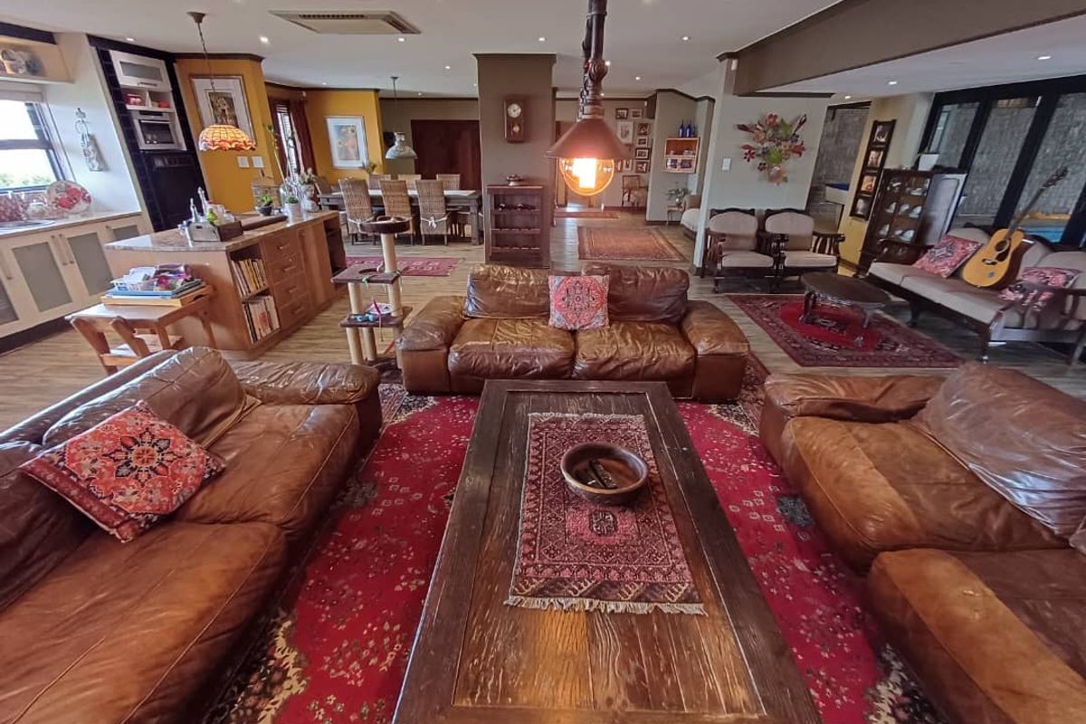 Immaculate and Classy... - Photo 2