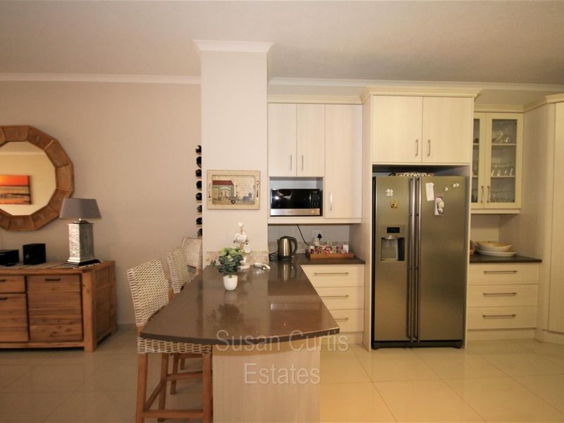 MODERN SEAFRONT TOWNHOUSE - Photo 2