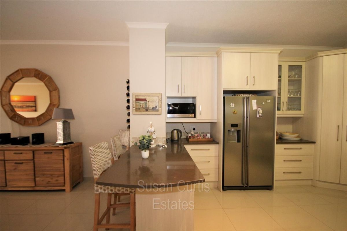 MODERN SEAFRONT TOWNHOUSE - Photo 2