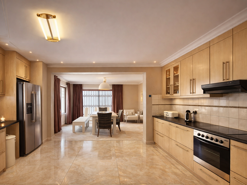 Live Large: Expansive Home with Security & Entertainment - Photo 8