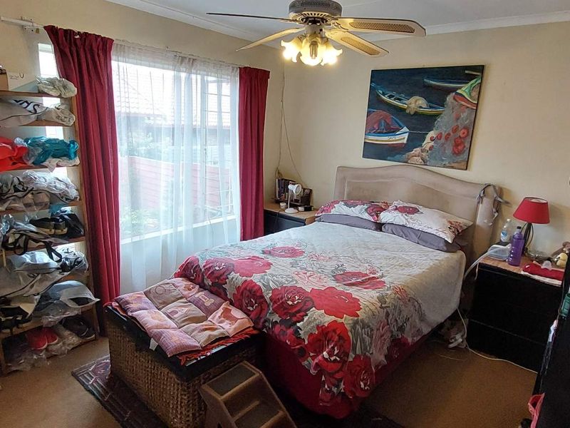 Charming Facebrick Townhouse in Secure Complex - Photo 9