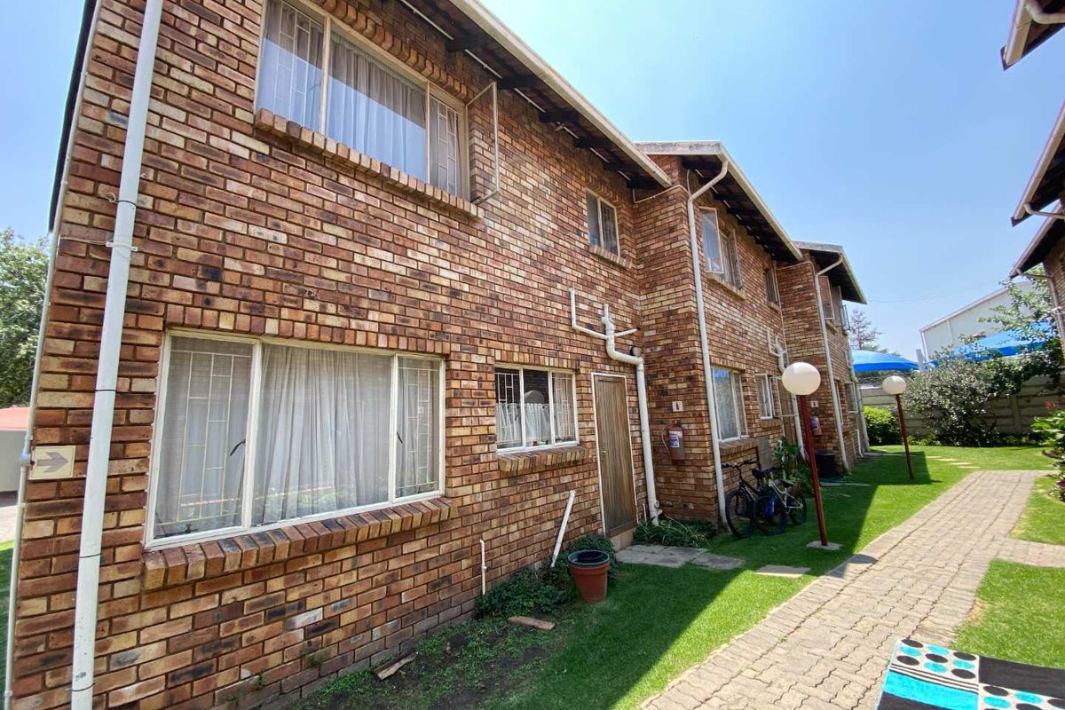 FOR THE SERIOUS INVESTOR - COMPLEX OF 7 UNITS FOR SALE - Photo 4