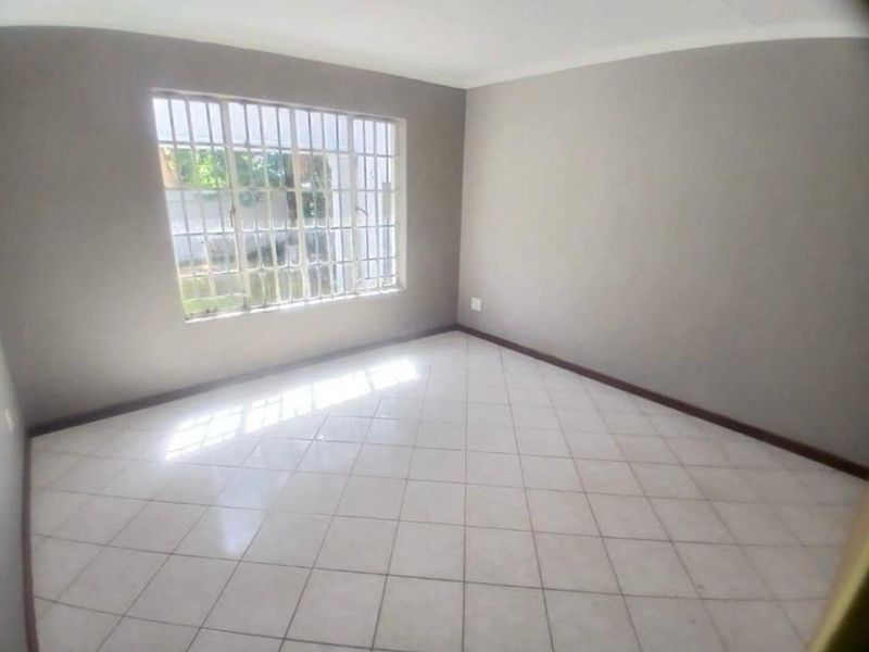 Two bedroom house for sale in Theresa Park - Photo 7