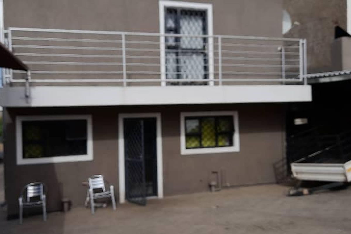 STUNNING DOUBLE-STOREY 4 BEDROOM HOUSE FOR SALE IN HOCHLAND PARK - Photo 3