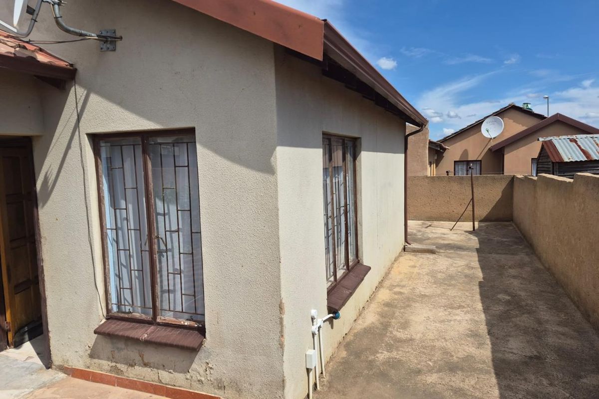 2 bedrooms house for sale in Soshanguve VV - Photo 3