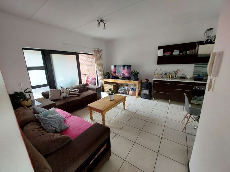 ULTRA MODERN BALWIN COMPLEX , 2 BEDS , 1 FULL BATH-VIEWS FOR DAYS -ON THE GARDEN ROUTE IN WINCHESTER HILLS - Photo 4