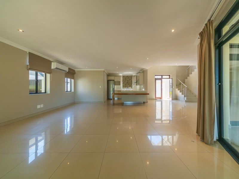 Golf-Front Luxury Living on the 10th Fairway | Pearl Valley Golf Estate - Photo 3