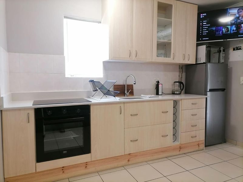 Fully furnished 1 bedroom in Strand - Photo 3