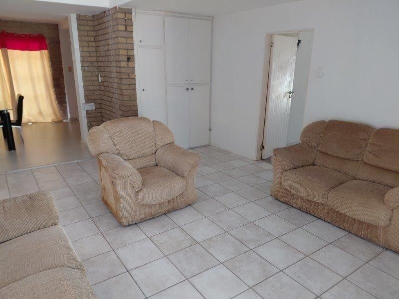 4 Bed simplex in Westville.....no levies R1,750,000 neg. - Photo 2