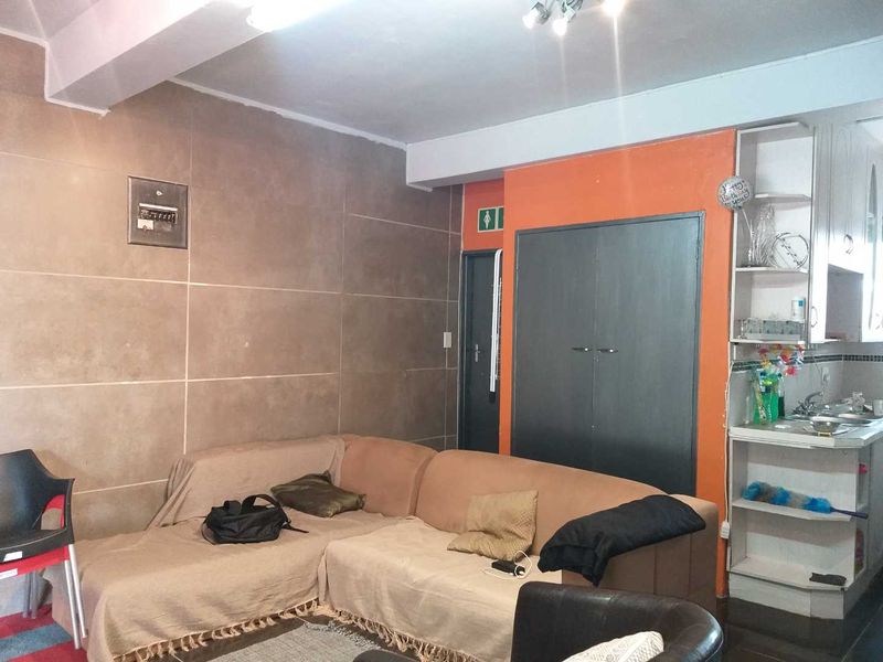 **Charming 1-Bedroom Ground Floor Apartment in a Premier Complex For Sale! - Photo 6
