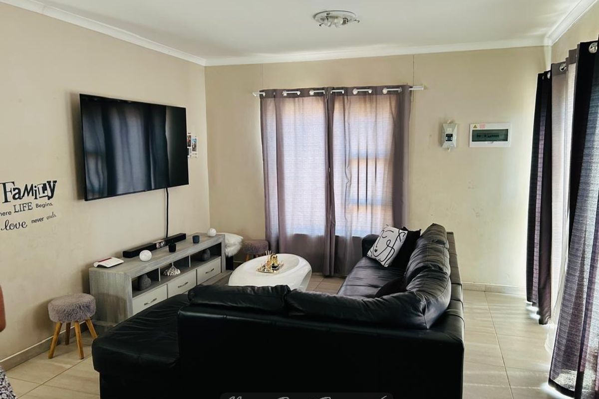 3 bedroom house in Okahandja Ext 6 - Photo 3