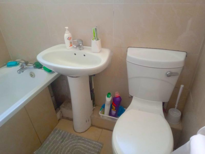 Two Bedroom For Sale In Glenwood - Photo 7