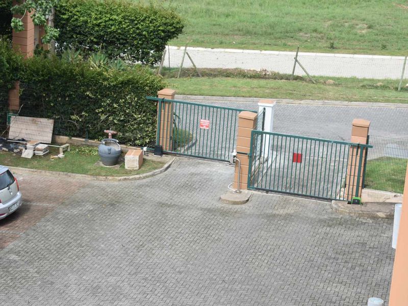 UnlockLuxury Living: Stunning Beacon Bay Apartment with Private Balcony & Resort-Style Amenities! - Photo 4