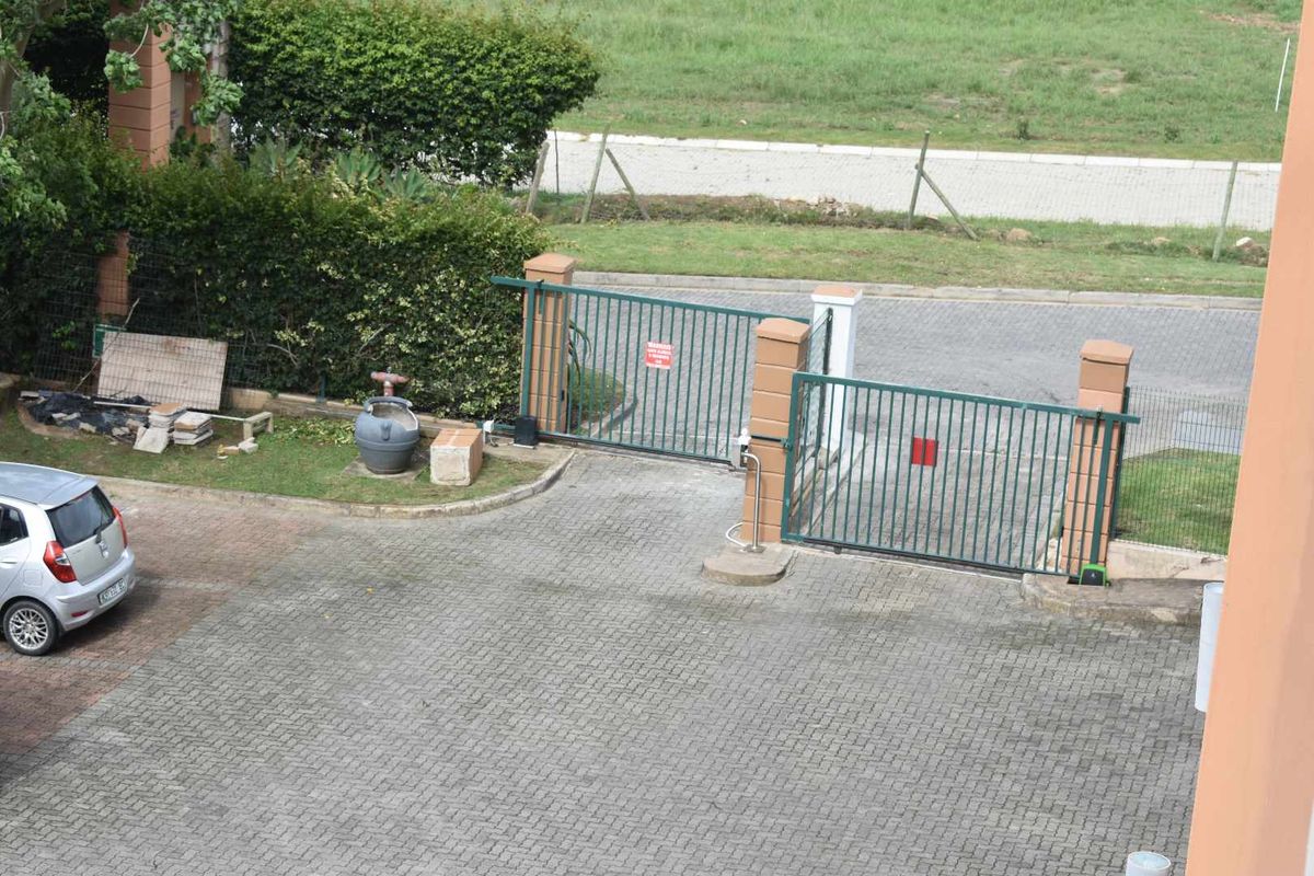 UnlockLuxury Living: Stunning Beacon Bay Apartment with Private Balcony & Resort-Style Amenities! - Photo 4