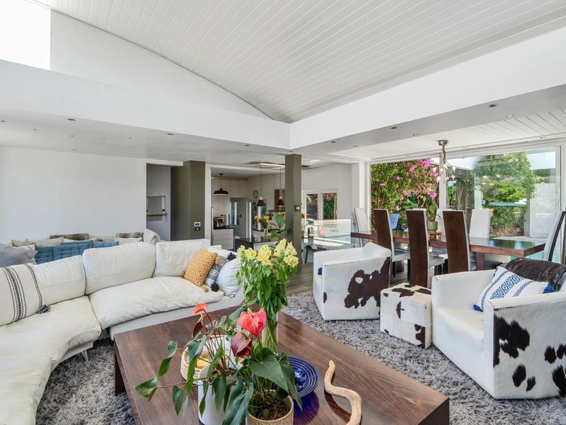 A family home that embodies light, views and lifestyle. - Photo 4