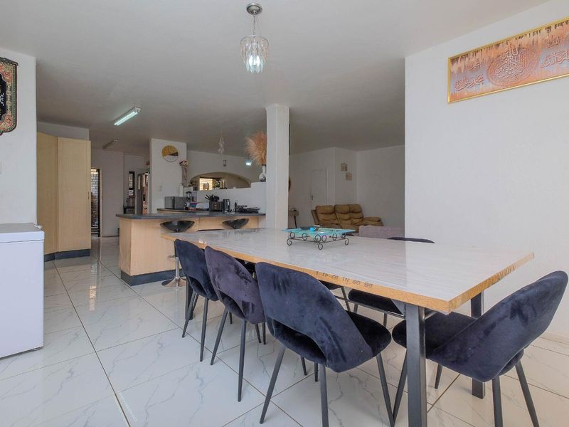 Spacious 3 Duplex Bedroom,2.5 Bath with own garden - Photo 9