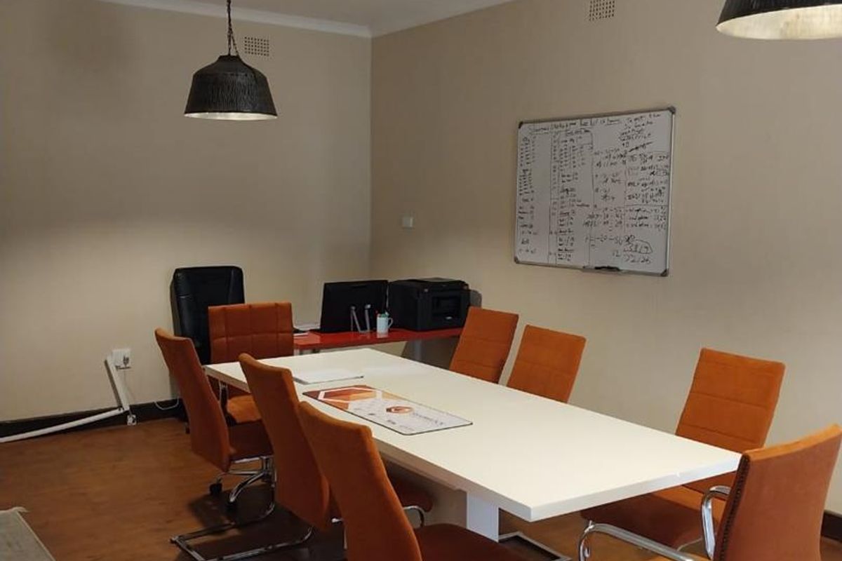 Office to rent Windhoek West - Photo 2