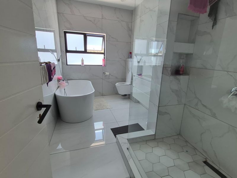 A Home That Defines Excellence - To Let in Kleine Kuppe - Photo 8