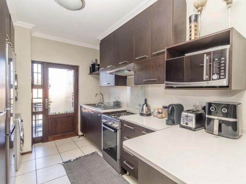 Convenient living with 24/7 security & prime location access! - Photo 4