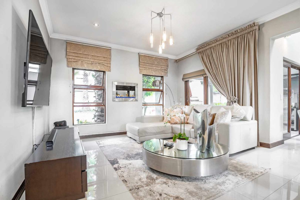 MODERN FURNISHED HOME - Photo 4