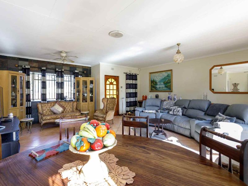 Exceptional Family Home with Outstanding Rental Potential – A Must View! - Photo 6