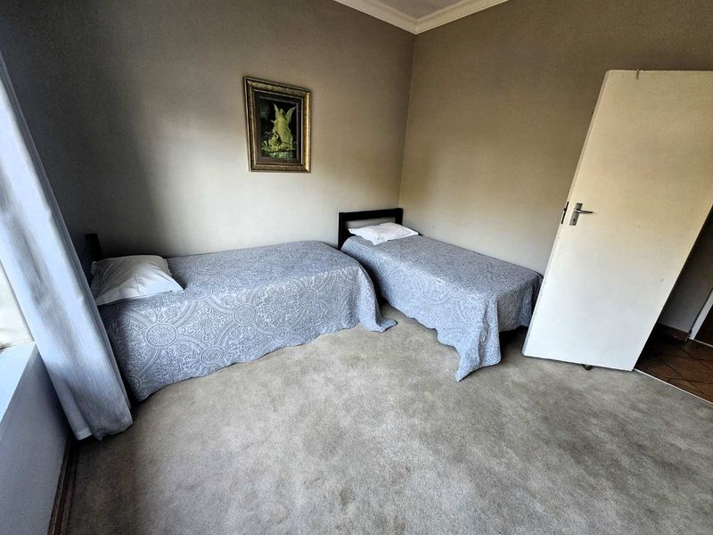 SOLD - Exquisite Family Haven – A Prestige Properties Exclusive - Photo 10