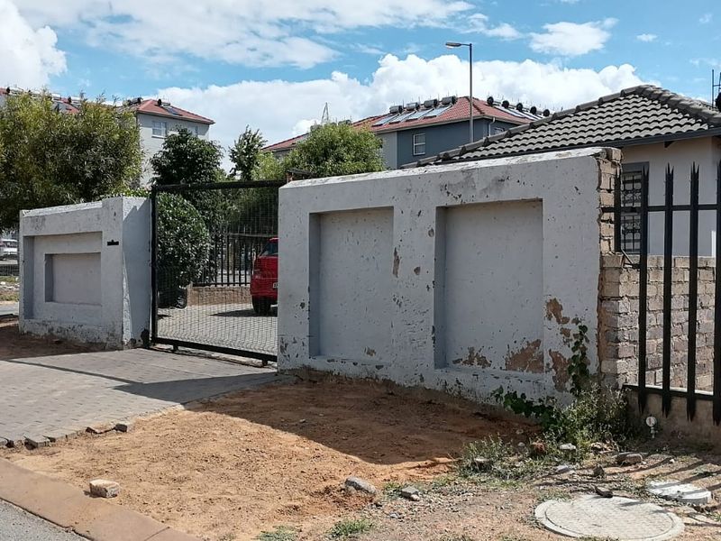 Riverside View R 1 100 000- Lovely Family Home - Photo 4