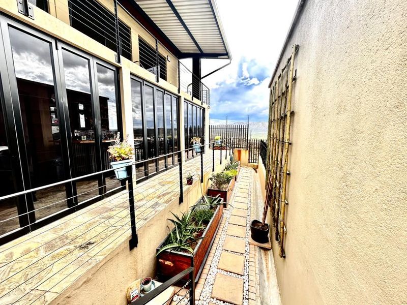 3 Bedroom House For Sale in Kleine Kuppe - Photo 3