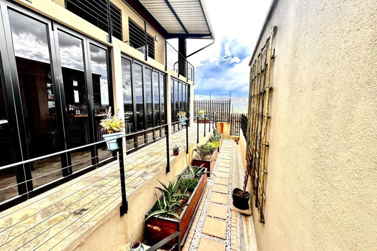 3 Bedroom House For Sale in Kleine Kuppe - Photo 3