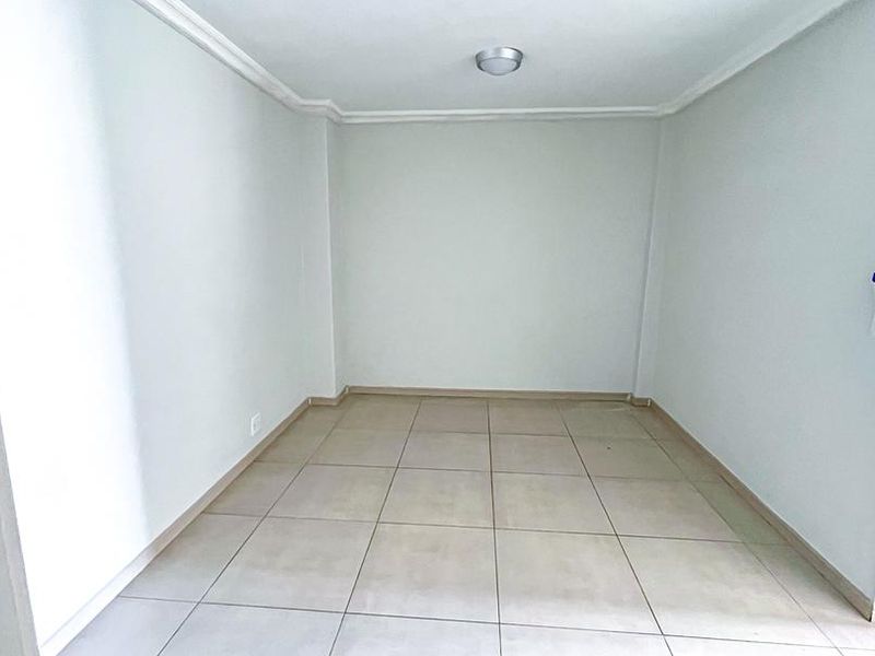 EXECUTIVE THREE-STOREY RESIDENCE - Photo 6