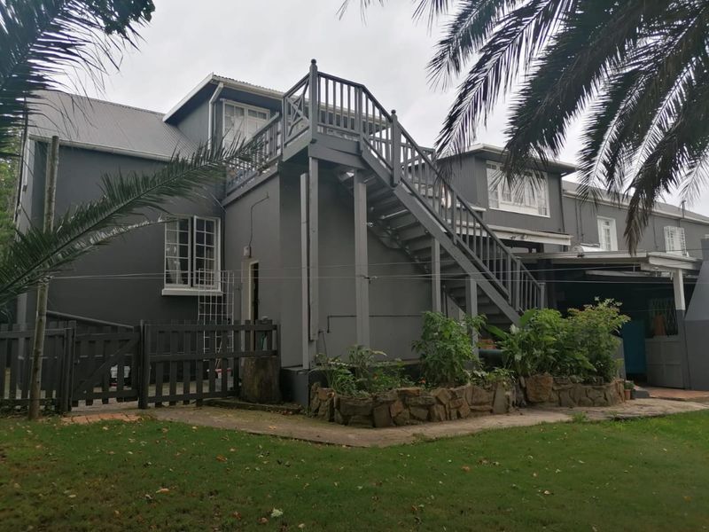 CHARM AND CHARACTER - Photo 6