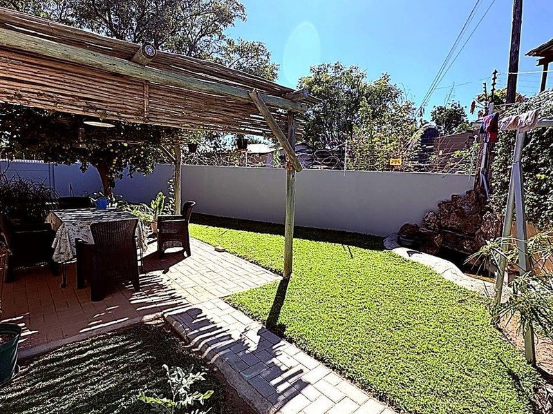 Town House For Sale. - Photo 2