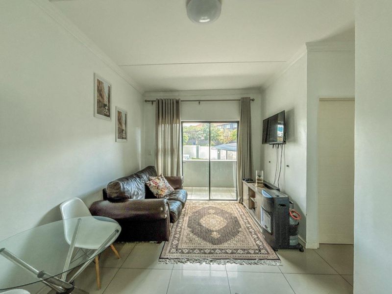 Modern Look-Up and Go 1 Bedroom Apartment /Flat for sale in Halfway Gardens - Photo 6