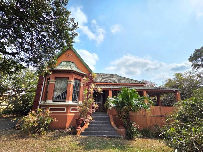 Old Style Beautiful 4 Bedroom Family Home - Photo 6