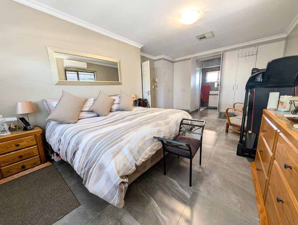 Main bedroom 