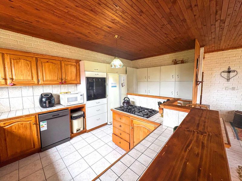 Exceptional Investment Opportunity in a Highly Sought-After Location. - Photo 7