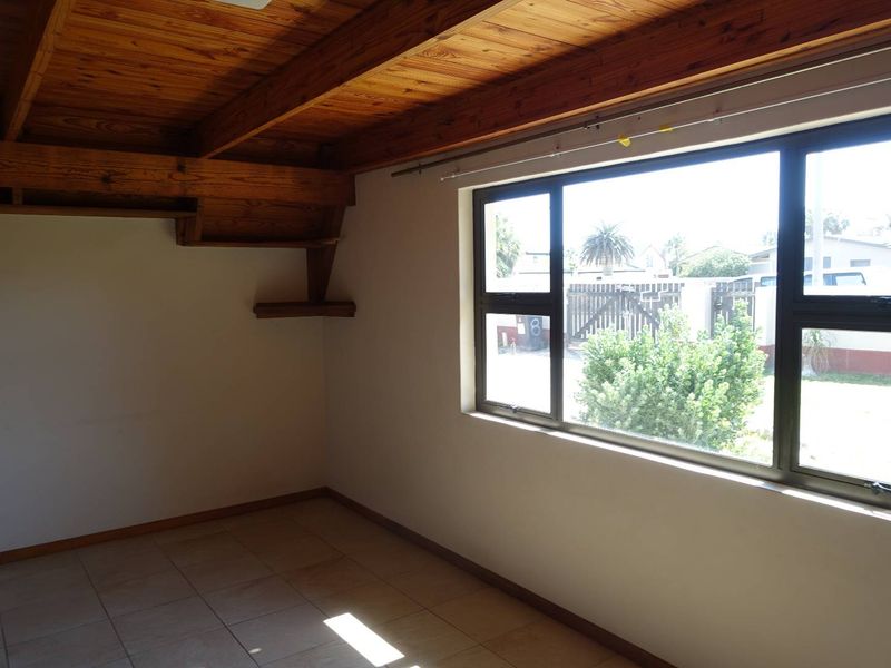 GERMAN STYLE HOUSE WITH FLAT & 4 GARAGES IN TOP LOCATION - Photo 10