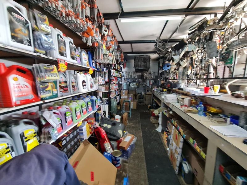 Storage, Style, and Security: Your Ideal Space Awaits - Photo 7