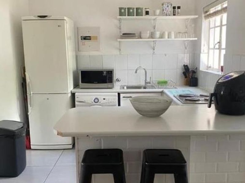 Fully furnished 1 Bedroom Apartment - Photo 5