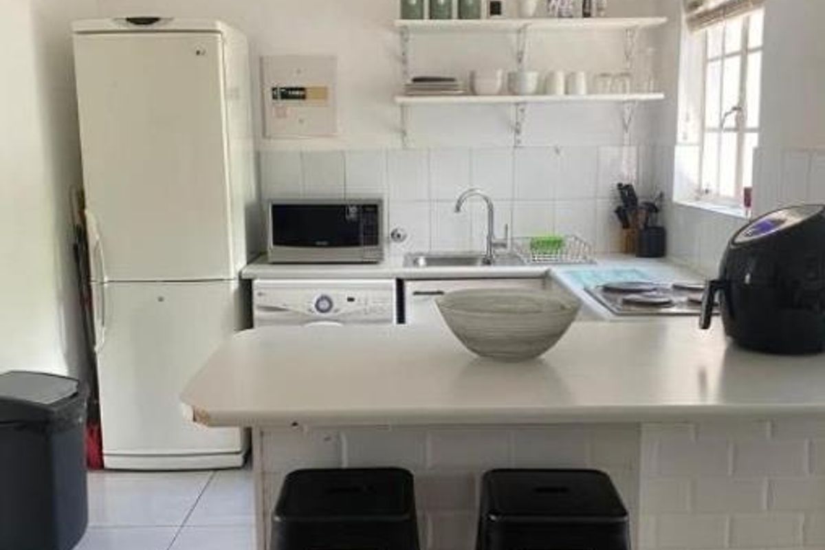 Fully furnished 1 Bedroom Apartment - Photo 5