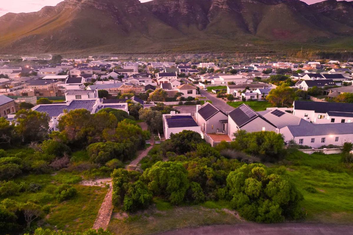 Where Fynbos, Mountain and Sea Write the Story! - Photo 2