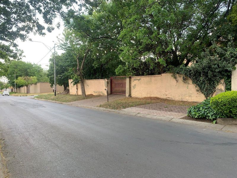 3 Bedroom house in Lombardy East with 2 Flatlets. - Photo 9