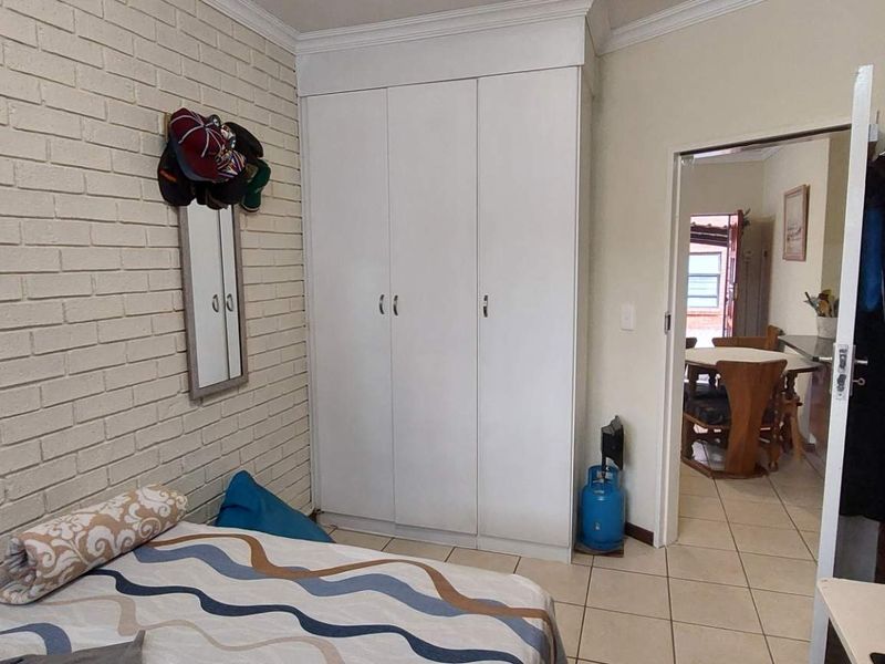 Ground Floor, 3 Bedroom, Pet Friendly Unit. - Photo 7