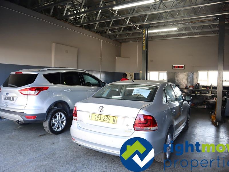 Business premises that’s Perfect for workshop or panel beater. Easily accessible. - Photo 4